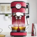 Cecotec – Cafetera express con manómetro – 20 bares de presión – Brazo con doble salida y dos filtros – Espumador de leche orientable – Image 5