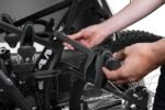 Portabicicletas Thule EasyFold XT F Fix4Bike con barra de remolque de 13 pines - 2 bicicletas (compatible con bicicletas eléctricas) negro plateado - Imagen 2