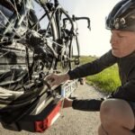 Portabicicletas Thule EasyFold XT F Fix4Bike con barra de remolque de 13 pines - 2 bicicletas (compatible con bicicletas eléctricas) negro plateado - Imagen 3